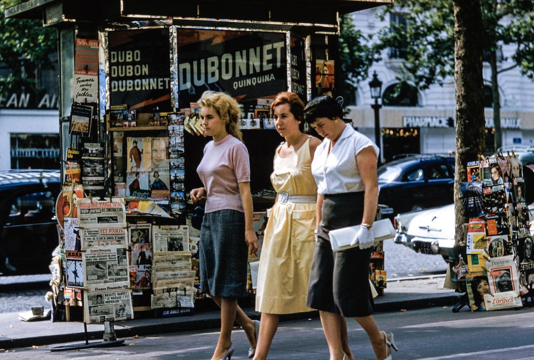 Modanın Zamanda Yolculuğu: Vintage Parçalarla Güncel Stiller Oluşturmak